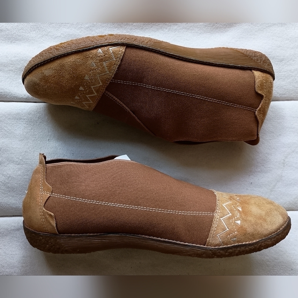 Sundance Brown and Tan Flats_37 - Picture 5 of 6